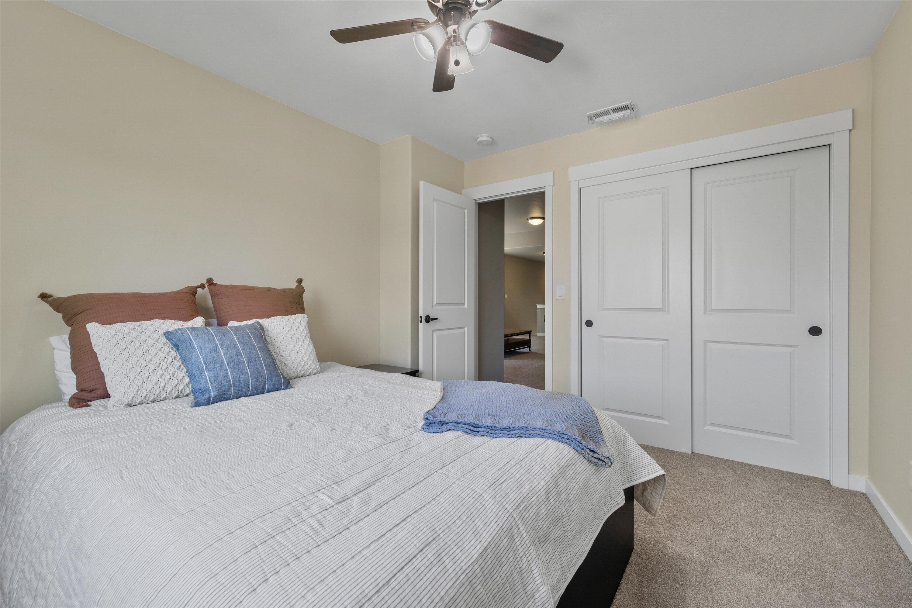 20904 Sotra Loop Bend, OR 97702 - Photo 33 of 46 29-2752_230802_JILLROSELL