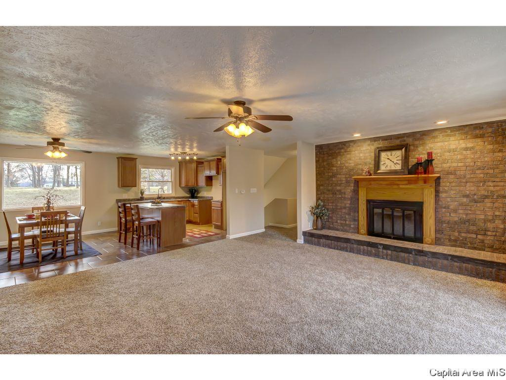 11333 Hawk Drive Rochester, IL 62563 - Photo 6 of 36