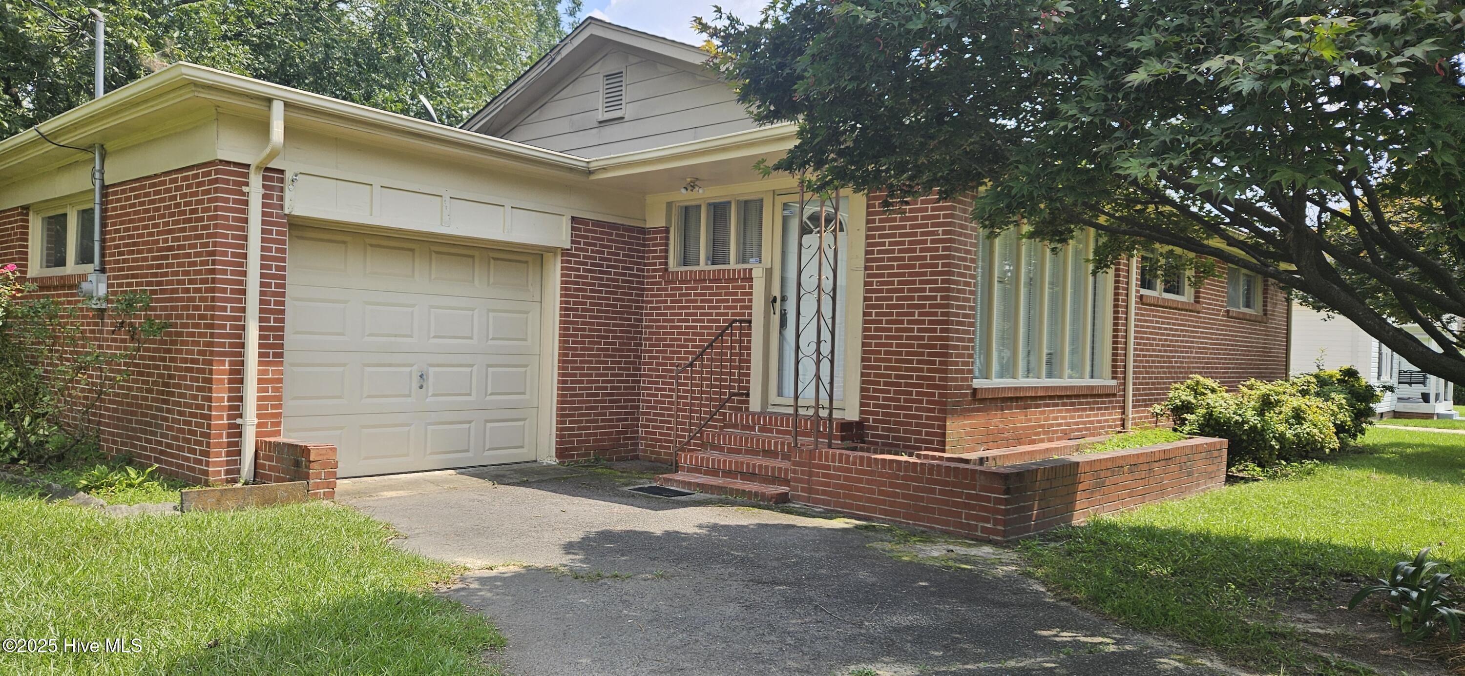 1006 Raleigh Road Clinton, NC 28328 - Photo 1 of 15 1006 Raleigh Road 2