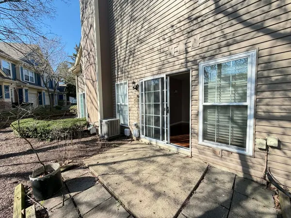 $2,850 | 1268 Old Mill Lane, Elk Grove Village, IL 60007