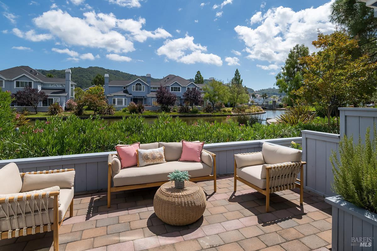 66 Mariners Circle San Rafael, CA 94903 - Photo 6 of 26 Gallery Image 6