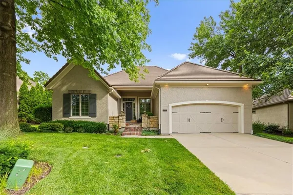 $884,900 | 11345 Granada Court, Leawood, KS 66211