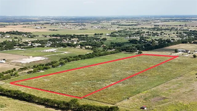 a view of an outdoor space and lakeside