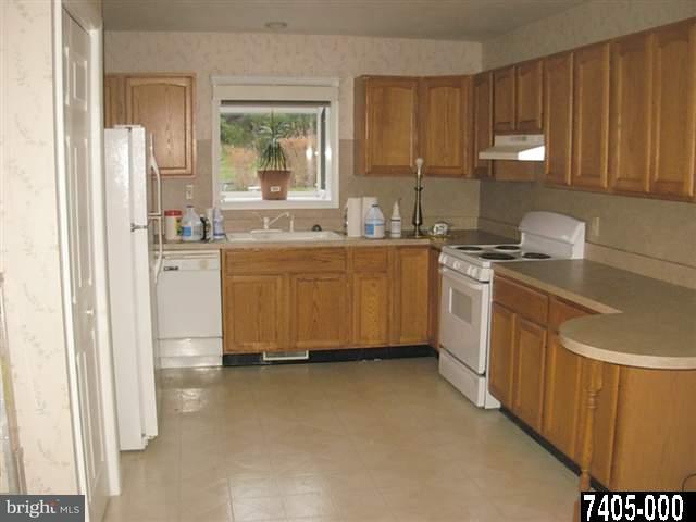 1195 Witmer Road York, PA 17406 - Photo 6 of 13 Gallery Image 6