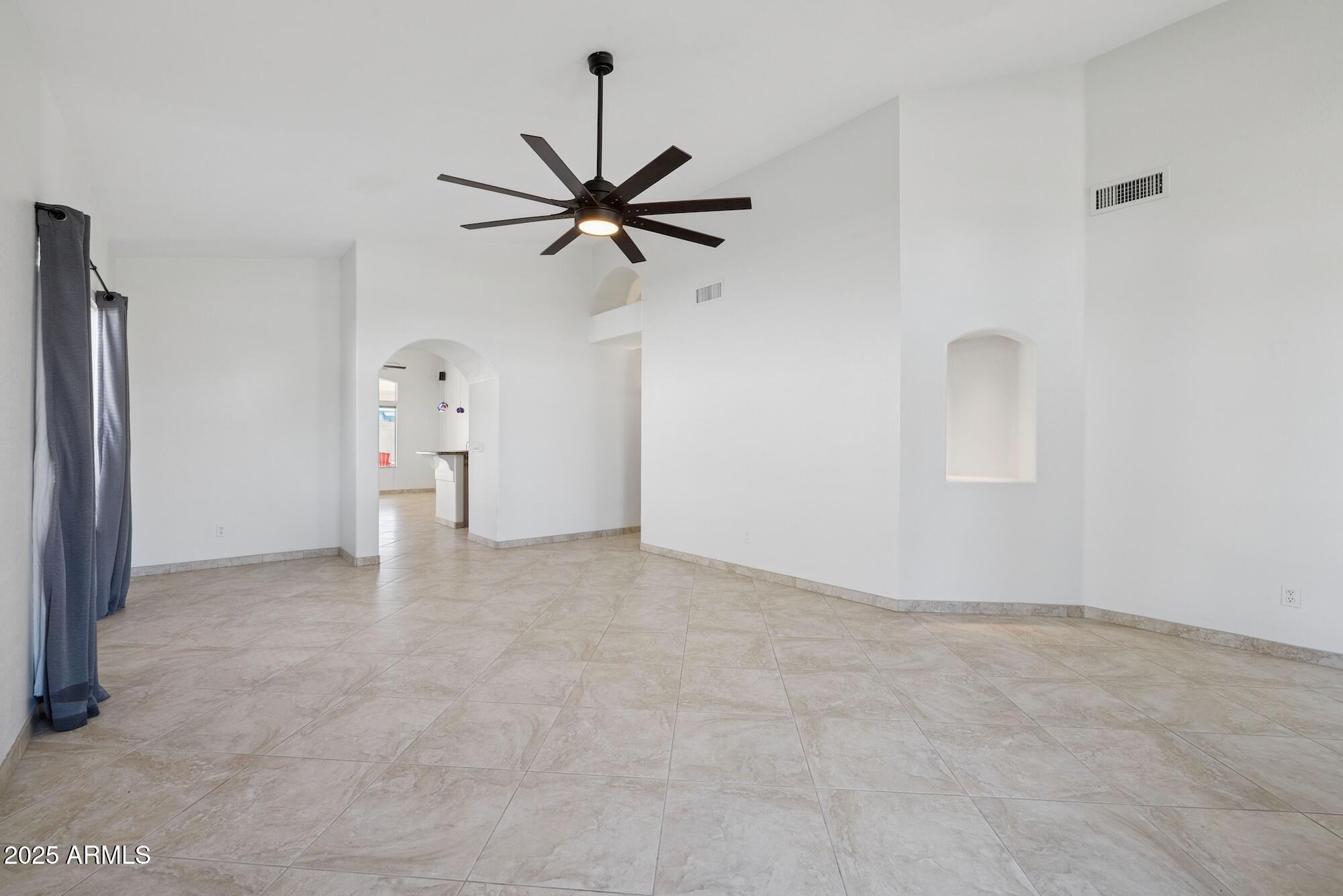 4341 North 32nd Way Phoenix, AZ 85018 - Photo 13 of 41 Livingroom