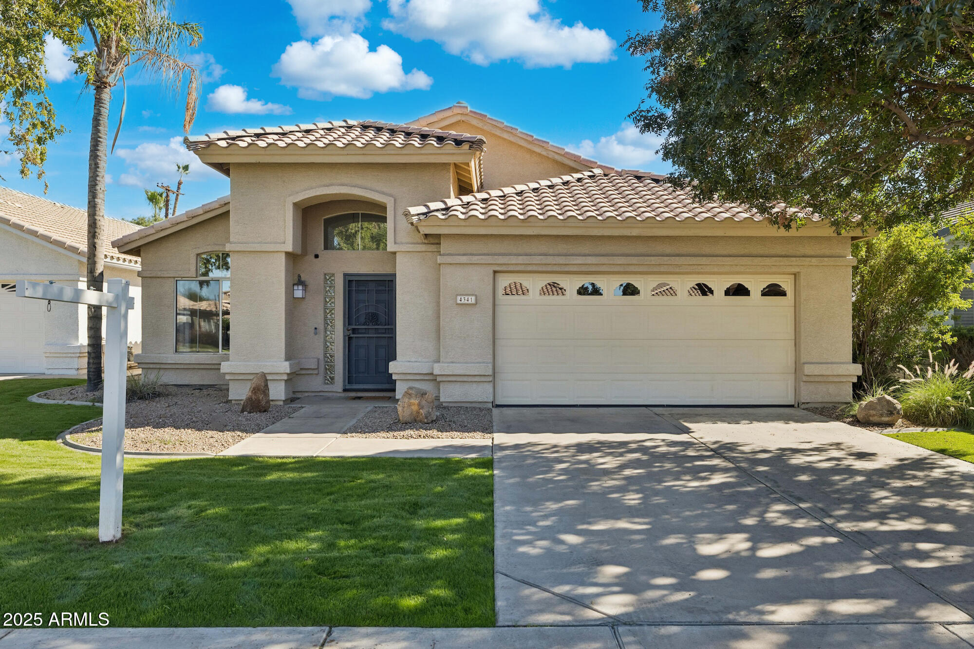 4341 North 32nd Way Phoenix, AZ 85018 - Photo 2 of 41 _H__2611