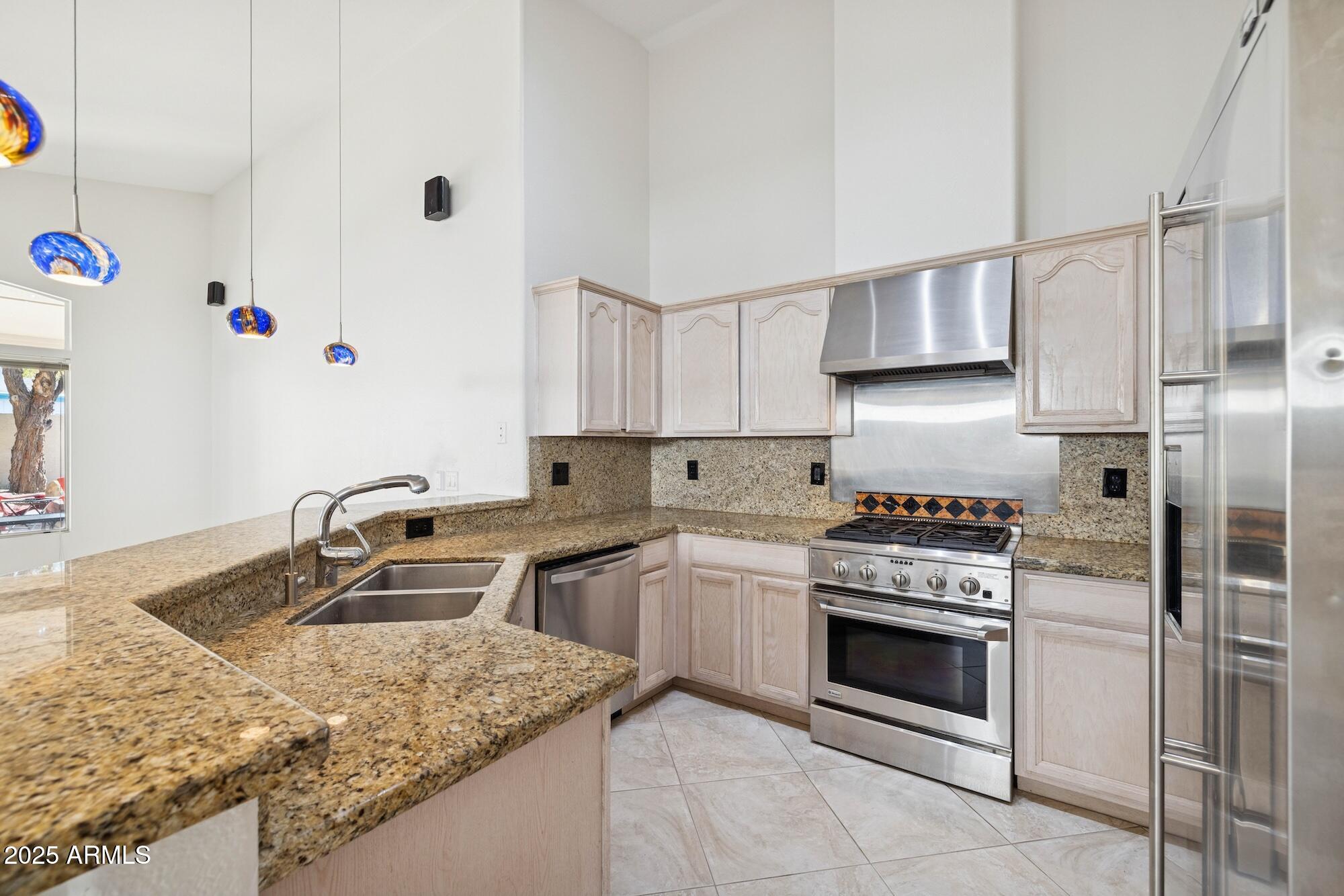 4341 North 32nd Way Phoenix, AZ 85018 - Photo 3 of 41 _H__2671