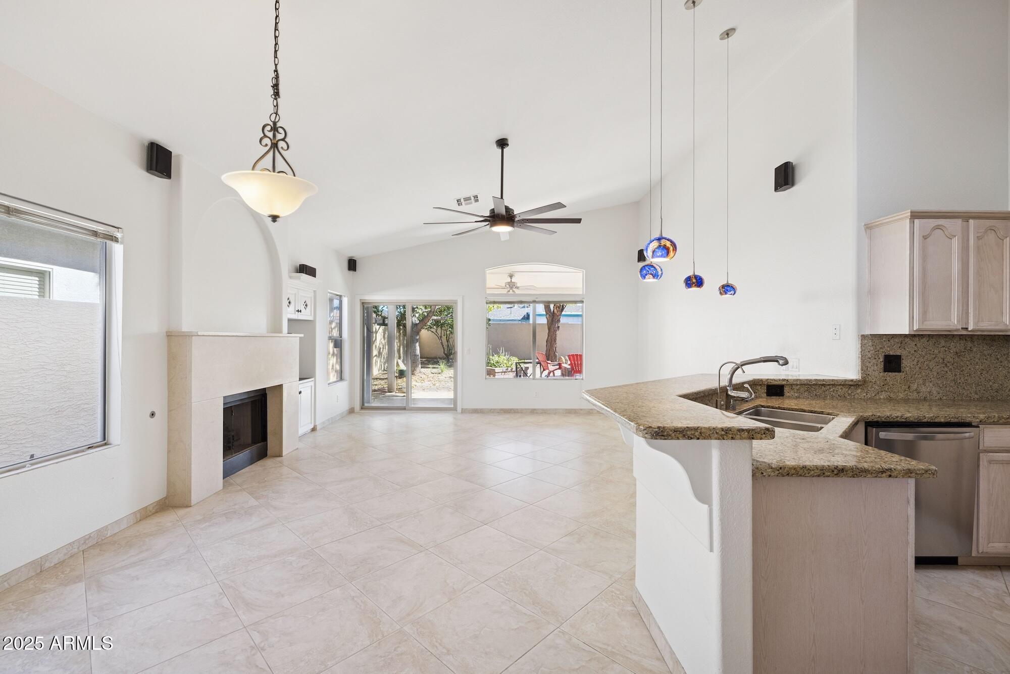 4341 North 32nd Way Phoenix, AZ 85018 - Photo 6 of 41 _H__2641