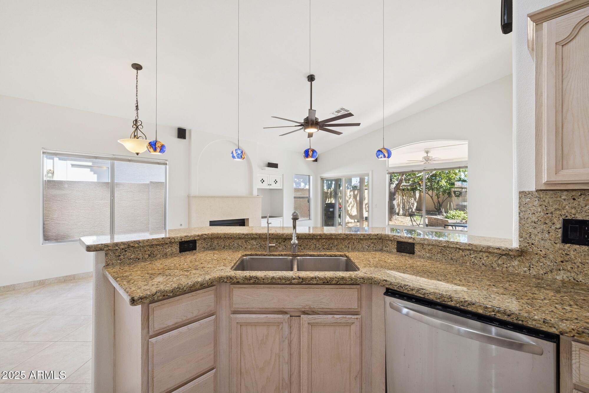 4341 North 32nd Way Phoenix, AZ 85018 - Photo 9 of 41 _H__2681