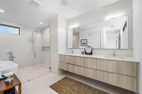 $2,475,000 | 11501 Old Ocean Boulevard, Ocean Ridge, FL 33435