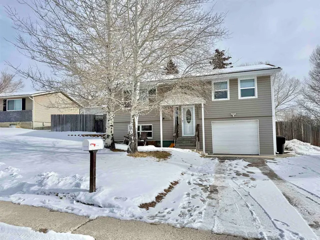 $230,000 | 1324 4th W Avenue, Kemmerer, WY 83101