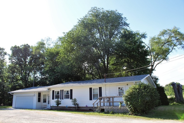 5417 Emerson Road Sterling, IL 61081 - Photo 1 of 21