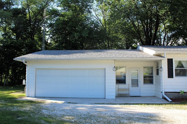 5417 Emerson Road Sterling, IL 61081 - Photo 2 of 21