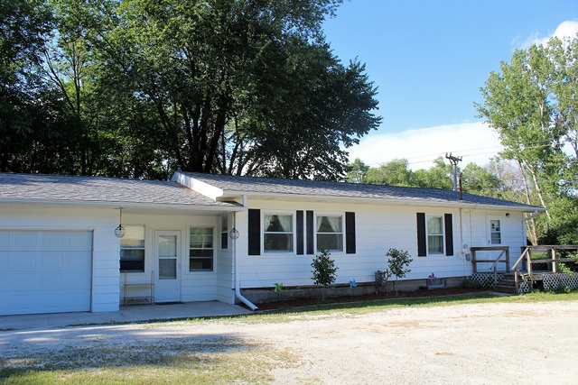 5417 Emerson Road Sterling, IL 61081 - Photo 3 of 21