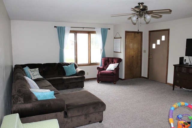 5417 Emerson Road Sterling, IL 61081 - Photo 6 of 21