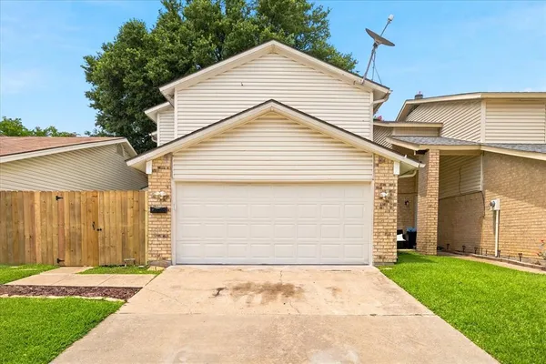$1,695 | 4913 Burlingame Drive, Garland, TX 75043