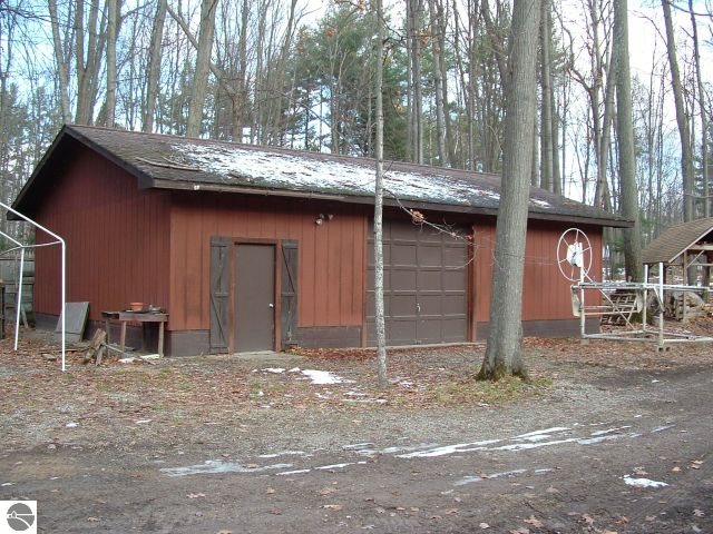 9185 Skegemog Point Road Williamsburg, MI 49690 - Photo 16 of 20 1778826-15.JPG