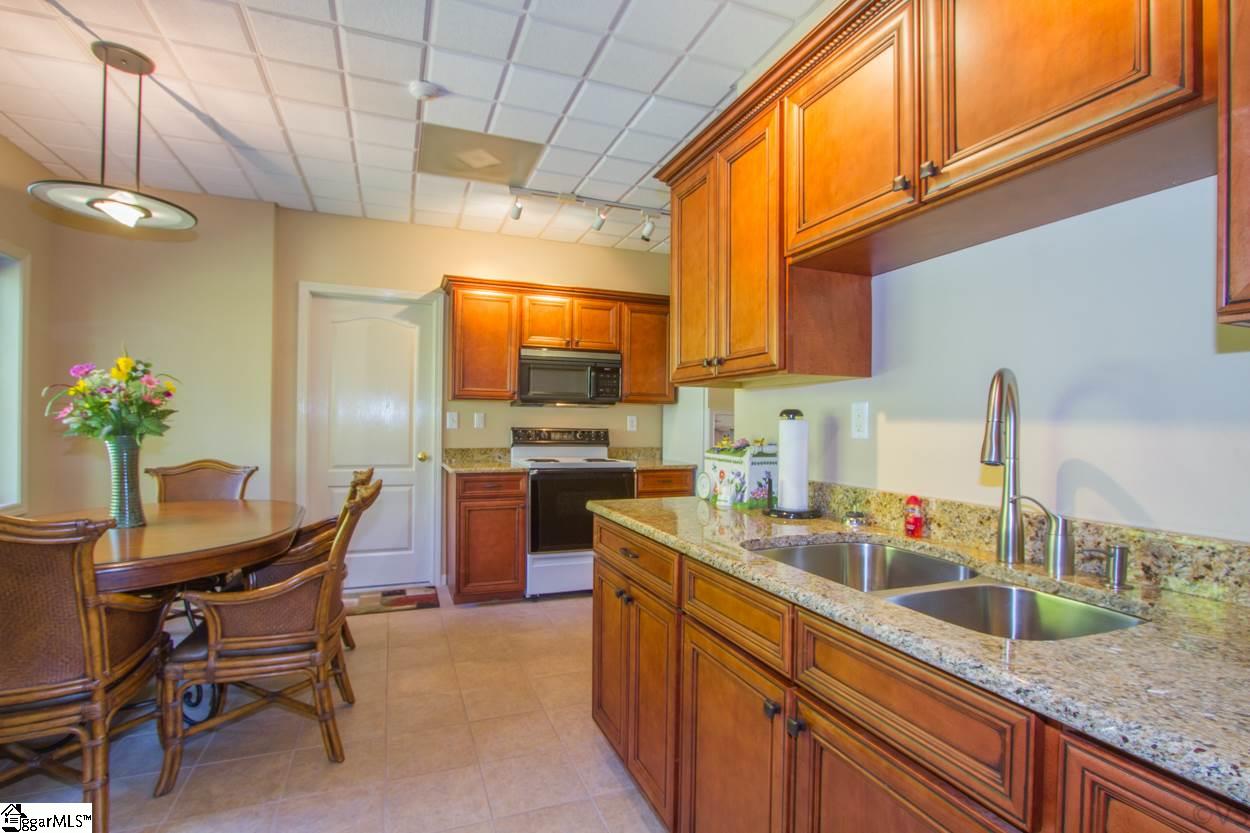 300 Plantation Point Anderson, SC 29625 - Photo 35 of 36 Gallery Image 35