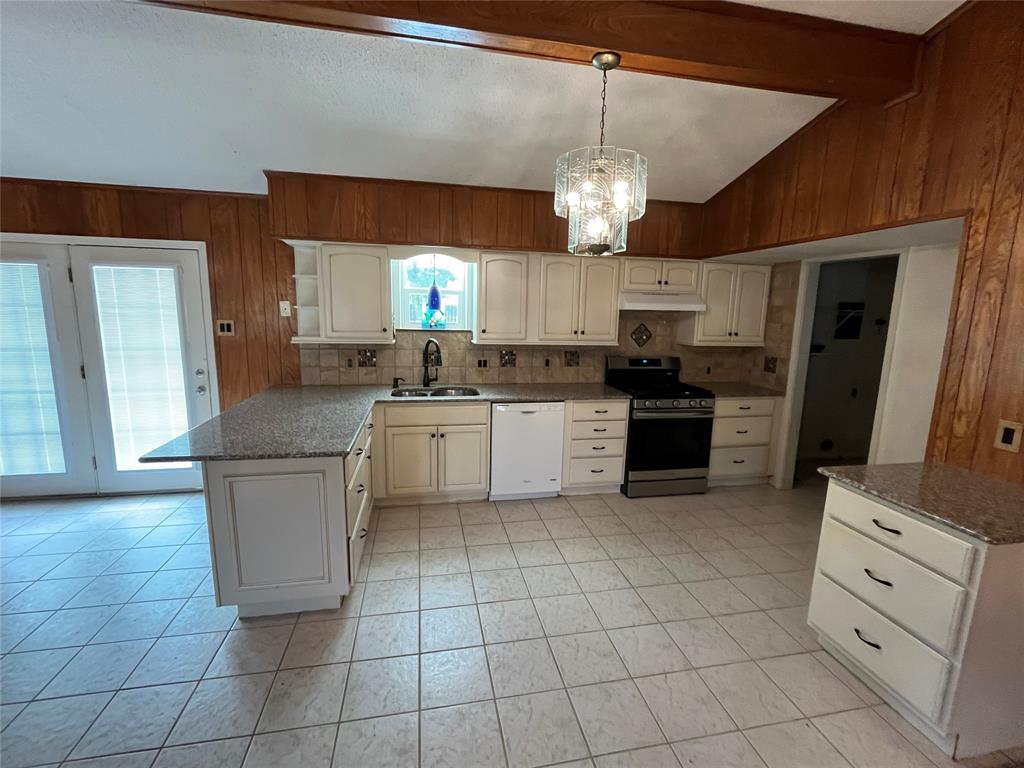 110 Circle Drive Point, TX 75472 - Photo 6 of 31