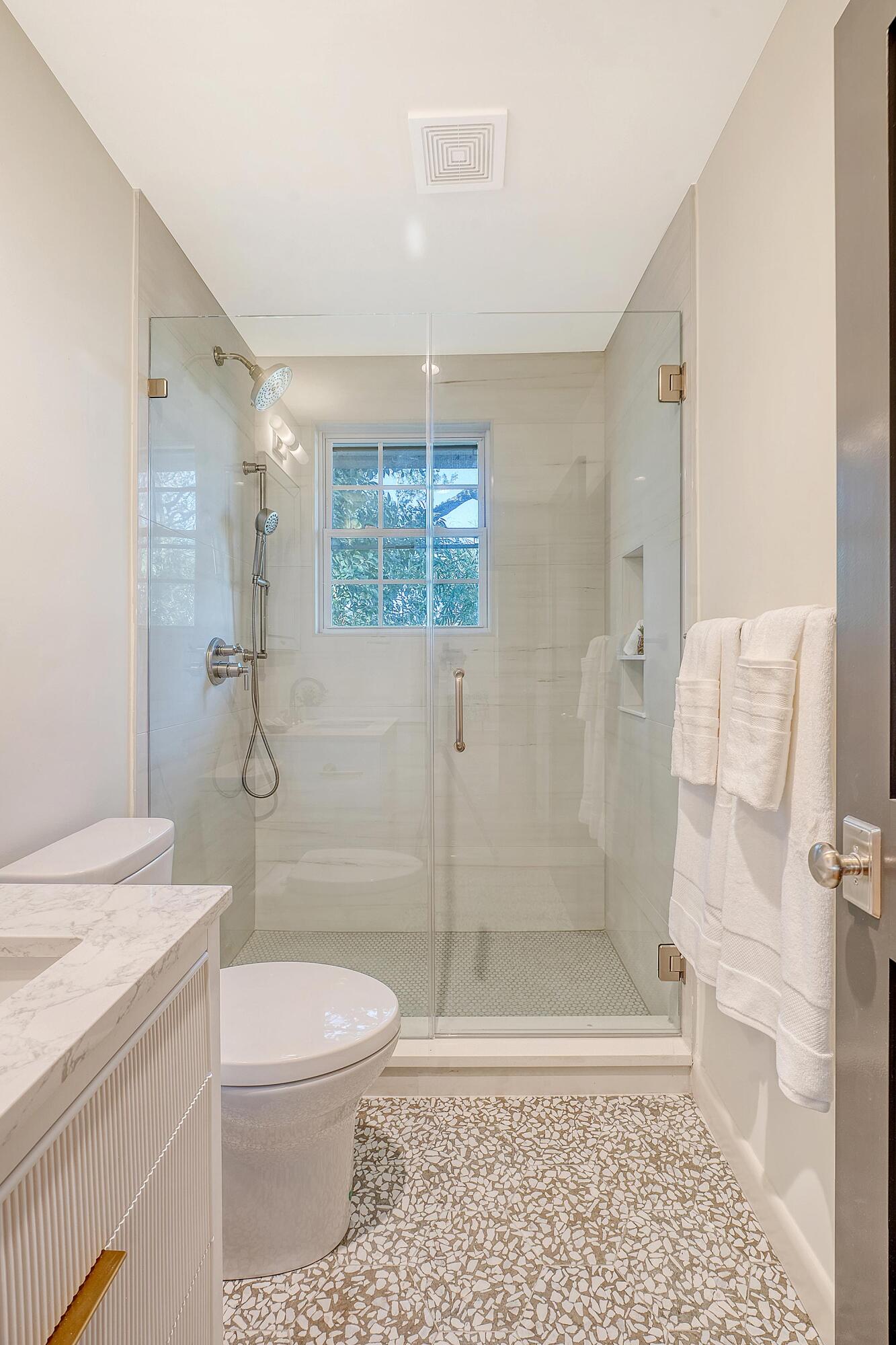 7 Logan Street, Unit F Charleston, SC 29401 - Photo 27 of 33 7 Logan