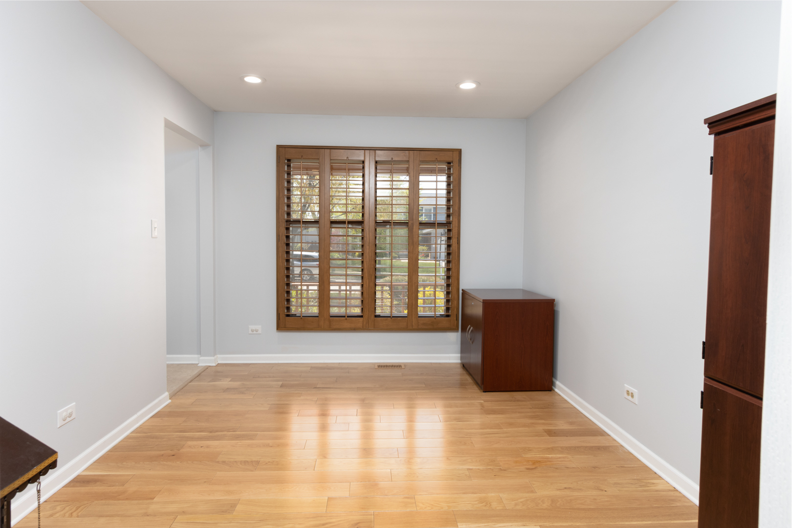 845 Deerpath Lane Hoffman Estates, IL 60169 - Photo 8 of 27 a view of an empty room with a window