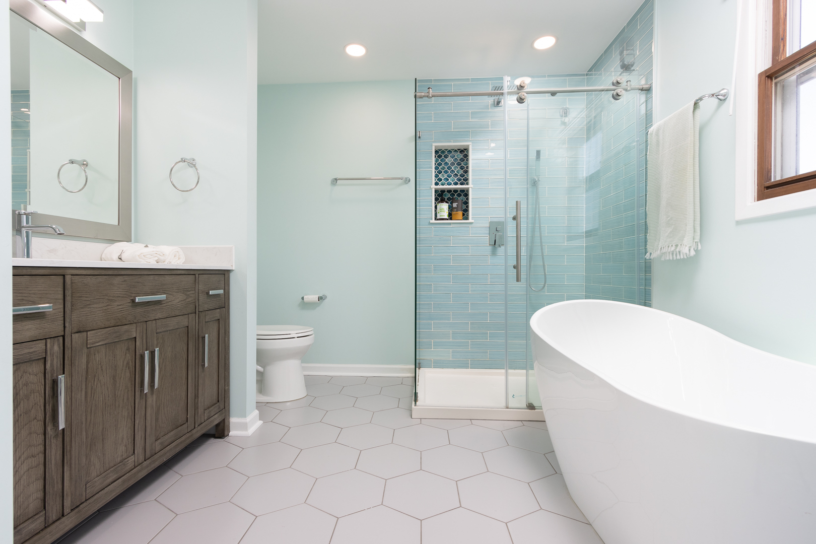 845 Deerpath Lane Hoffman Estates, IL 60169 - Photo 10 of 27 a bathroom with a bathtub shower sink mirror and toilet