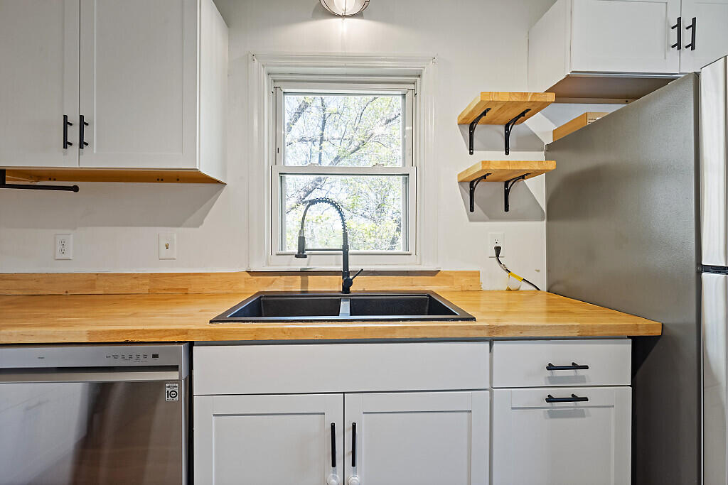 454 Old Center Road Fairfield, ME 04937 - Photo 17 of 22 Kitchen