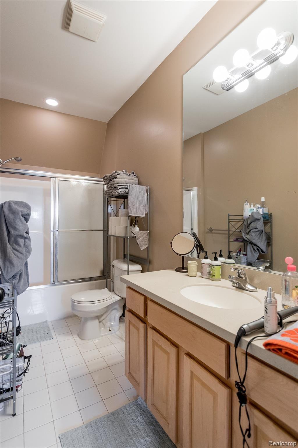 2552 John R Street, Unit 4 Detroit, MI 48201 - Photo 50 of 58 Full Bath