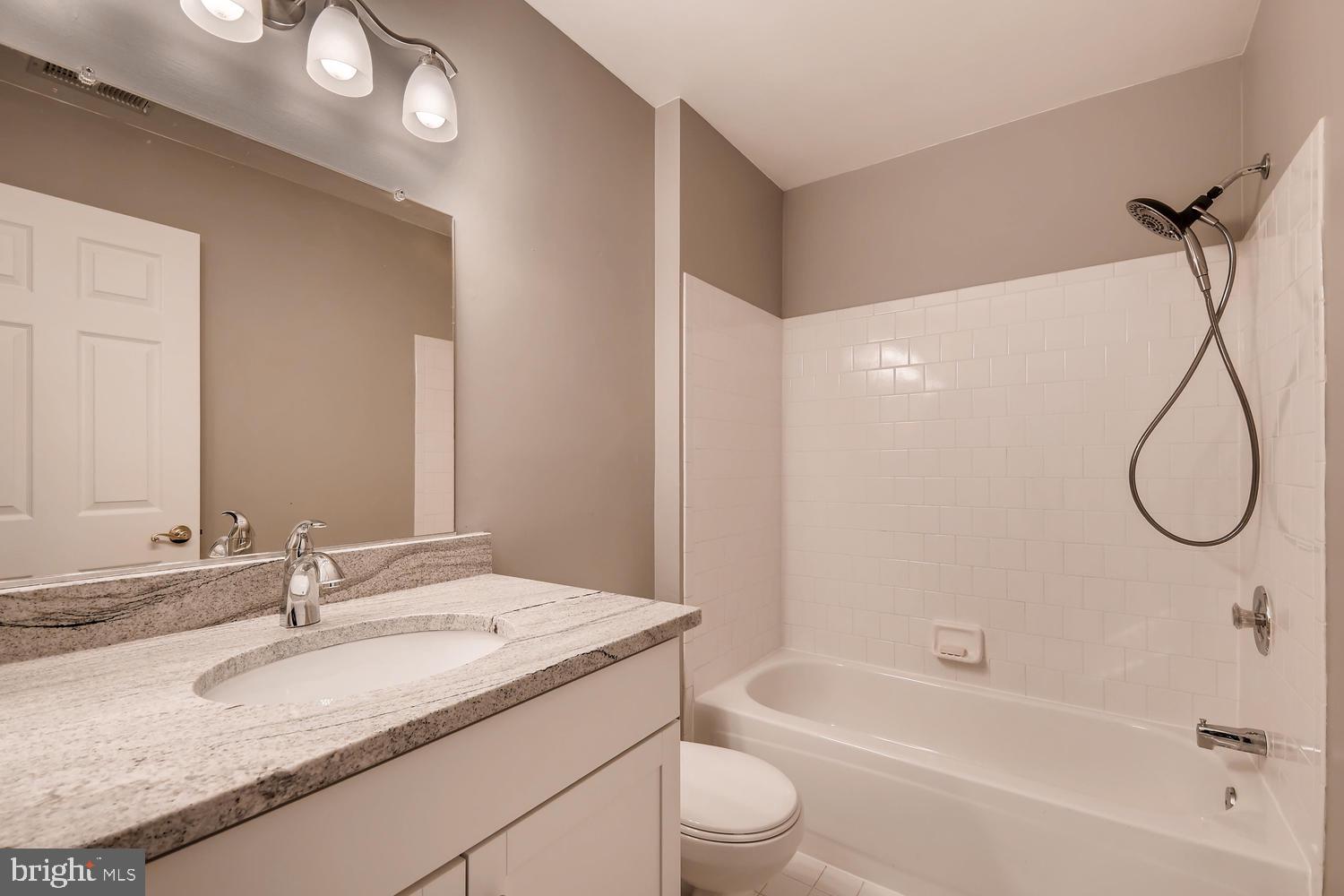 3905 Darleigh Road, Unit B Baltimore, MD 21236 - Photo 25 of 29 Hall bath