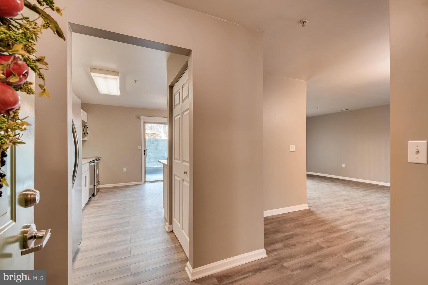 3905 Darleigh Road, Unit B Baltimore, MD 21236 - Photo 7 of 29 Foyer