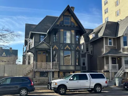 $1,900 | 1119 East Knapp Street, Unit UPPR, Milwaukee, WI 53202