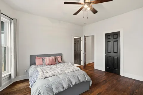 $1,900 | 1119 East Knapp Street, Unit UPPR, Milwaukee, WI 53202