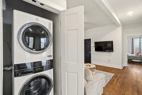 $1,900 | 1119 East Knapp Street, Unit UPPR, Milwaukee, WI 53202