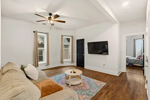 $1,900 | 1119 East Knapp Street, Unit UPPR, Milwaukee, WI 53202