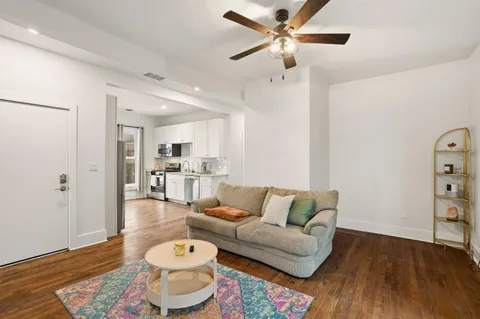 $1,900 | 1119 East Knapp Street, Unit UPPR, Milwaukee, WI 53202