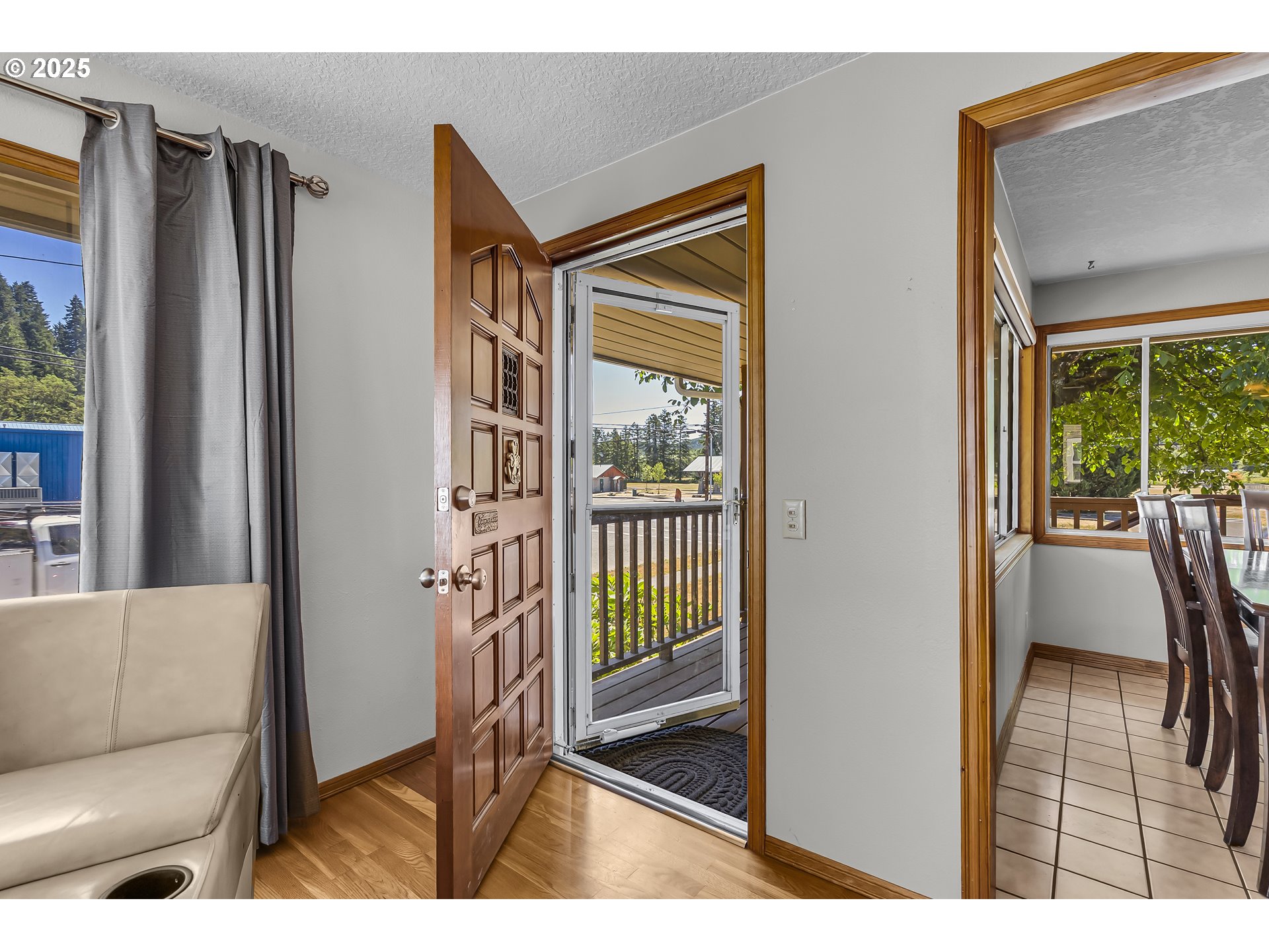 821 Bridge Street Vernonia, OR 97064 - Photo 13 of 45 a living room with furniture and a window