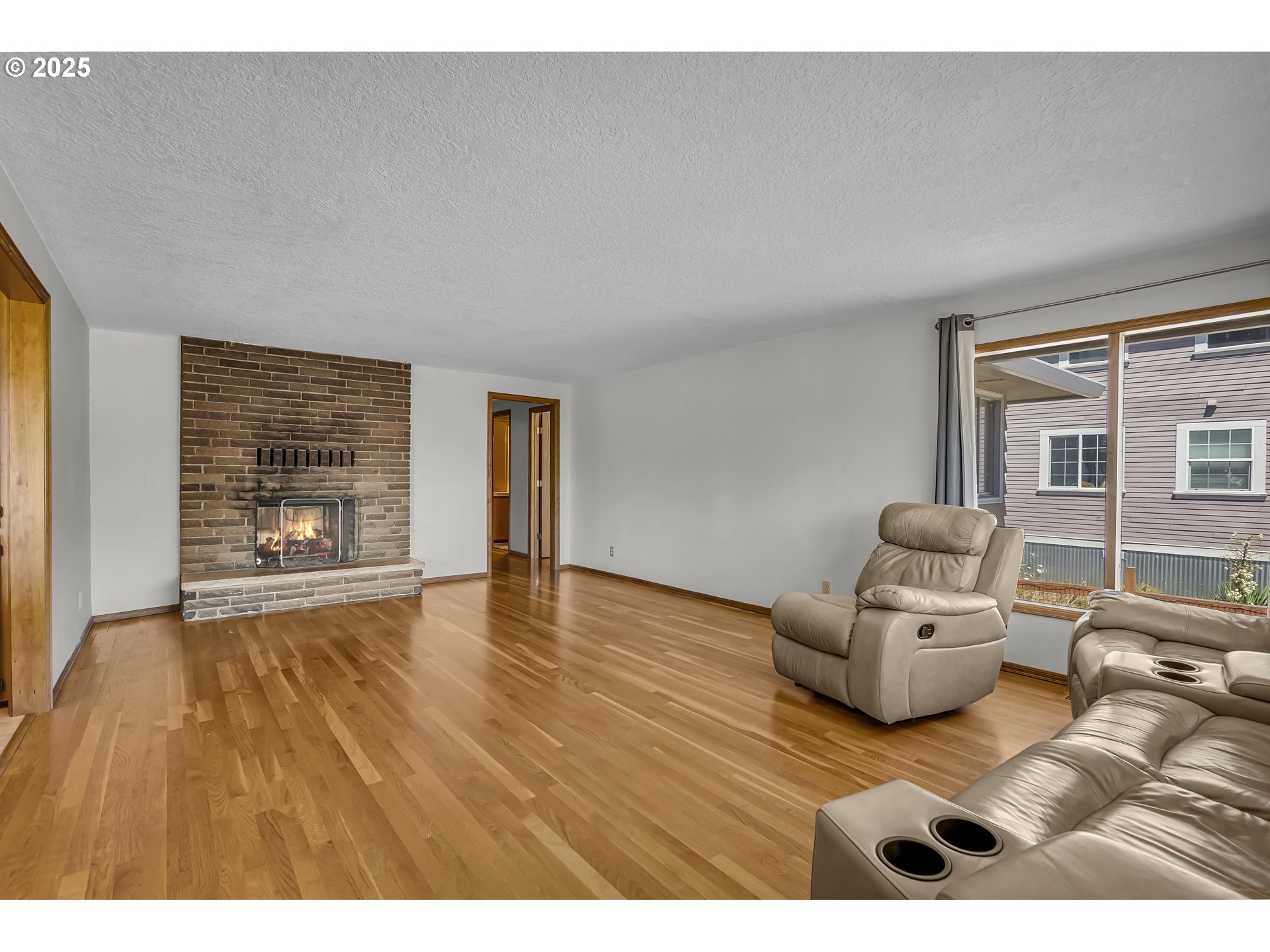 821 Bridge Street Vernonia, OR 97064 - Photo 14 of 45 a living room with furniture and a large window