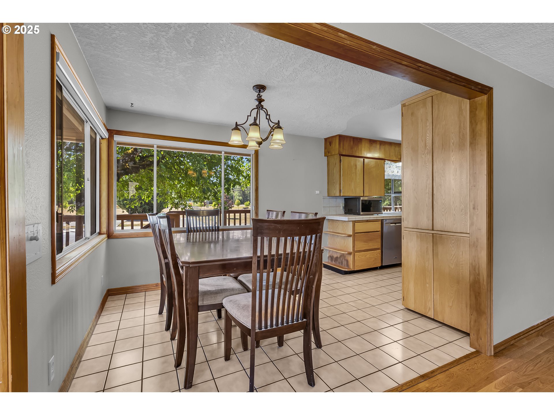 821 Bridge Street Vernonia, OR 97064 - Photo 17 of 45 a dining room with furniture and window