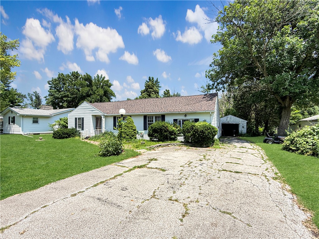 3114 Lakeland Road Decatur, IL 62521 - Photo 2 of 22