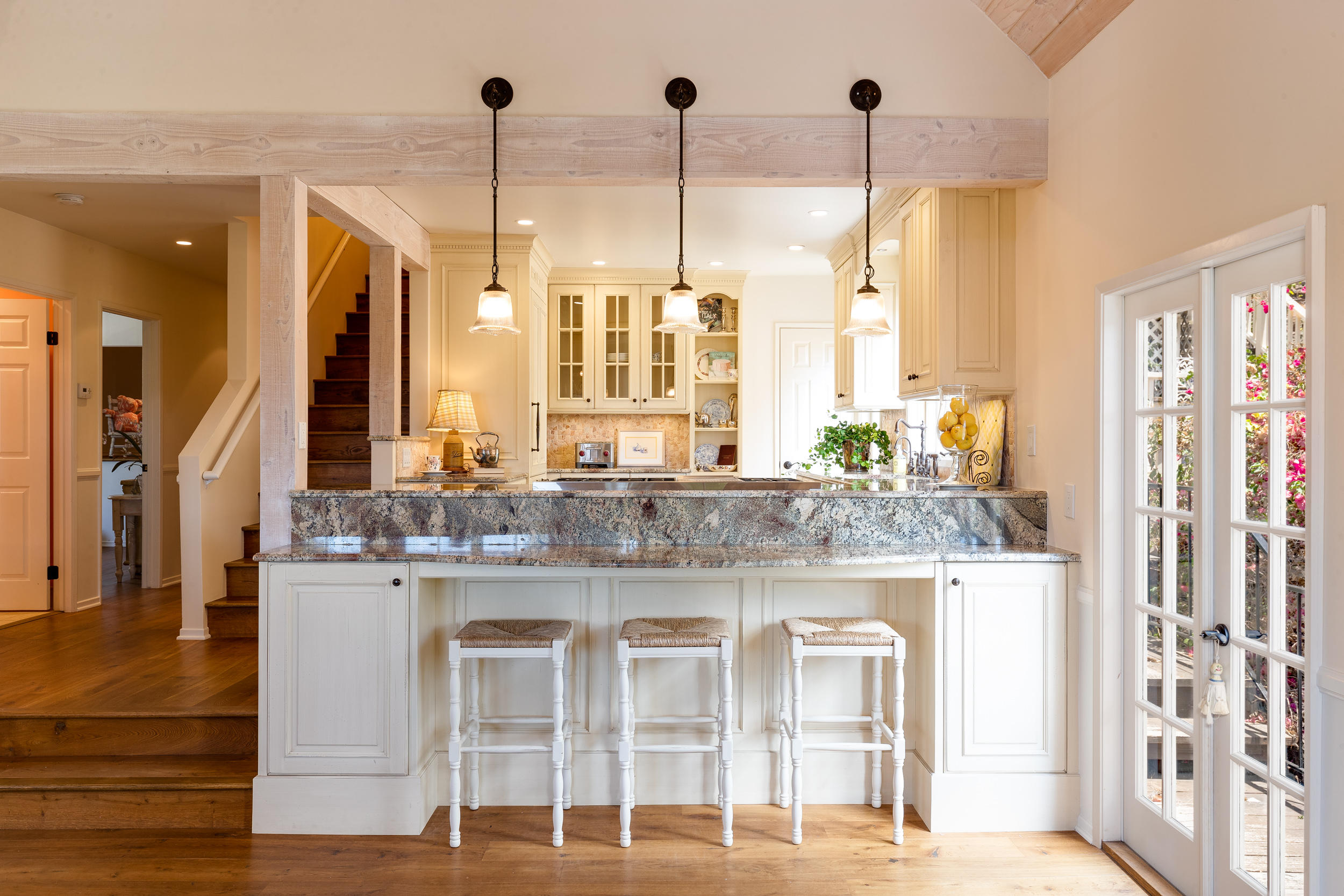 850 Cheltenham Road Santa Barbara, CA 93105 - Photo 4 of 20 New Bright Kitchen