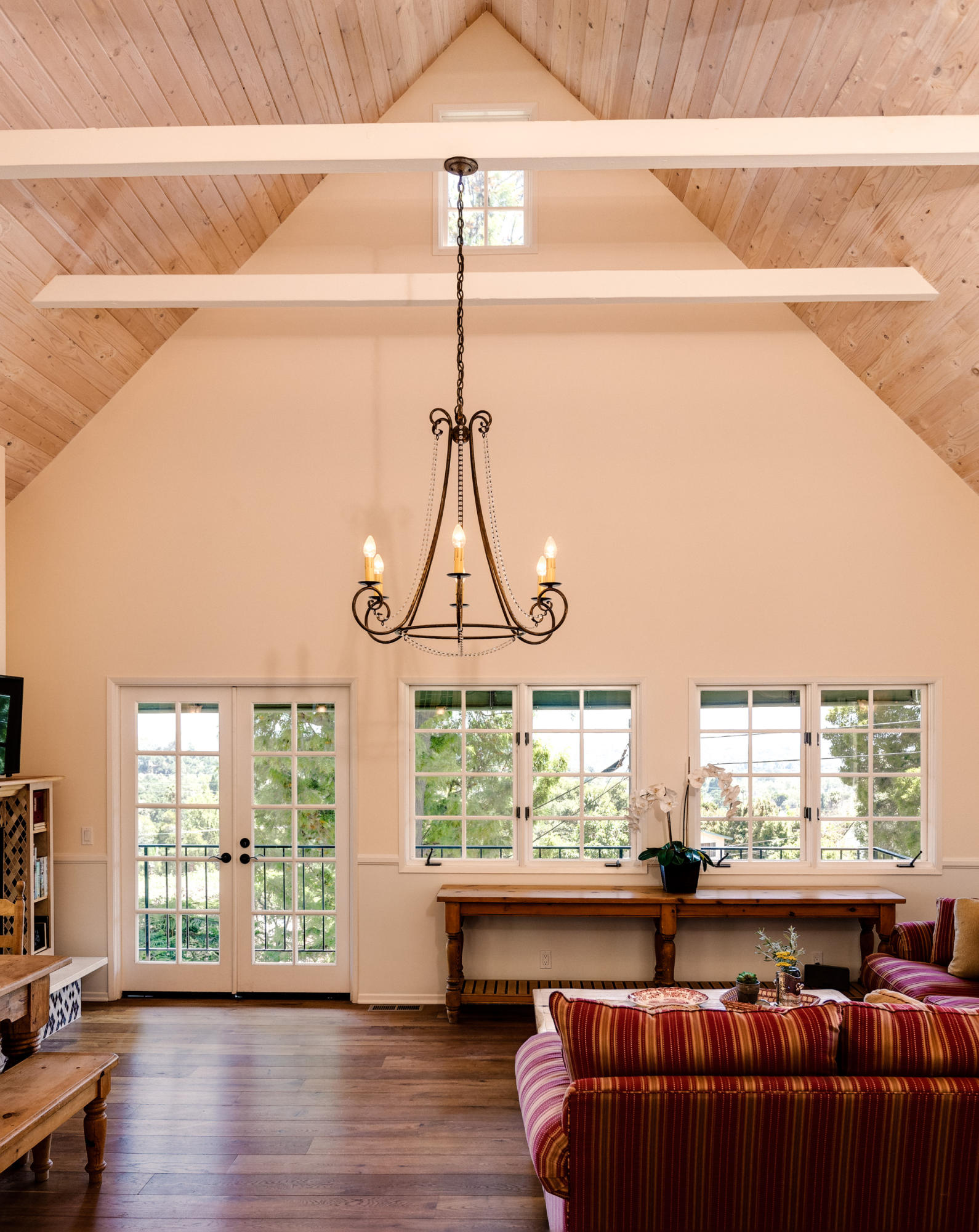 850 Cheltenham Road Santa Barbara, CA 93105 - Photo 7 of 20 Cathedral Ceilings