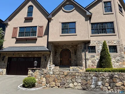 $995,000 | 5 Woods Way, Unit 5, Guilford, CT 06437