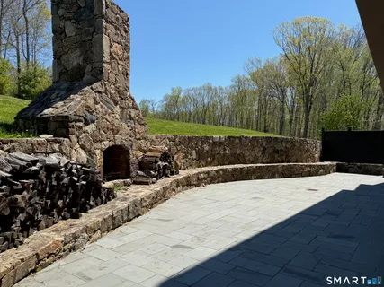 $995,000 | 5 Woods Way, Unit 5, Guilford, CT 06437