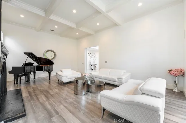 $4,949,000 | 5633 Newcastle Lane, Calabasas, CA 91302