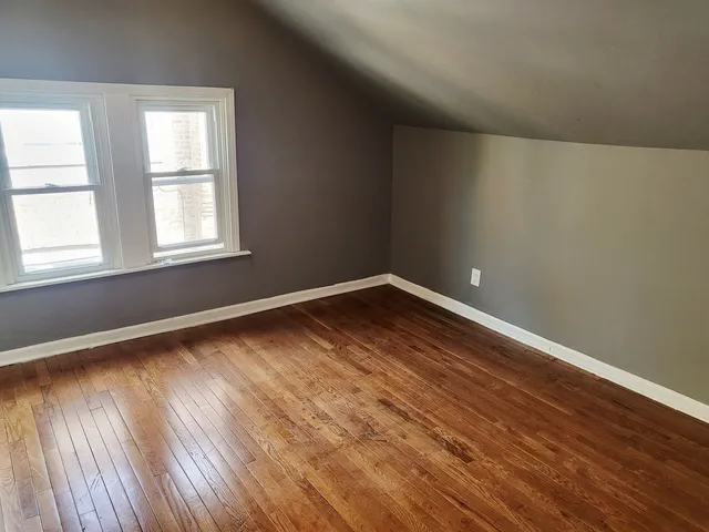 $1,800 | 2521 East 72nd Place, Chicago, IL 60649