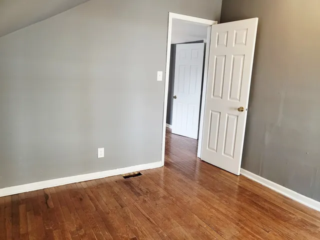 $1,800 | 2521 East 72nd Place, Chicago, IL 60649