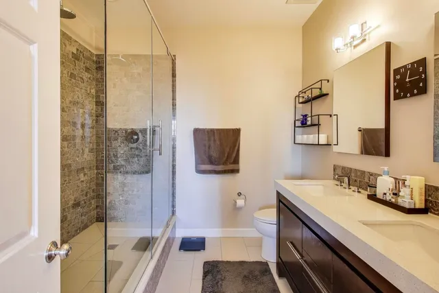 $3,400 | 4553 North Magnolia Avenue, Unit 504, Chicago, IL 60640