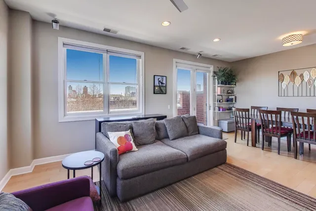 $3,400 | 4553 North Magnolia Avenue, Unit 504, Chicago, IL 60640