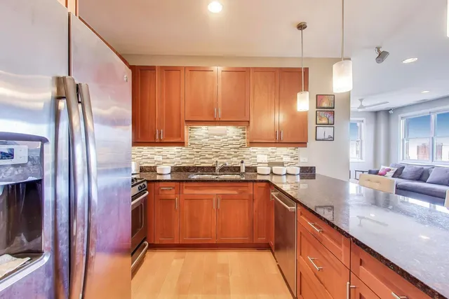 $3,400 | 4553 North Magnolia Avenue, Unit 504, Chicago, IL 60640