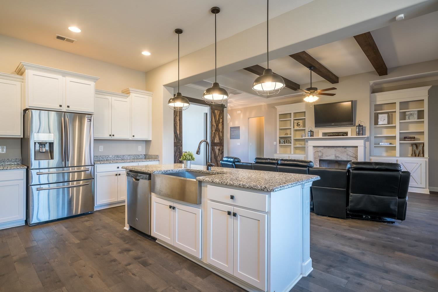 1280 Mountain Side Drive Collierville, TN 38017 - Photo 10 of 25 a kitchen with stainless steel appliances granite countertop a stove and a refrigerator